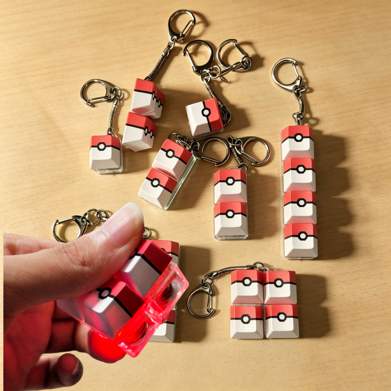 Pokeball Cosplay Prop - Pokeball Light Up Keyboard Keychain Mainan